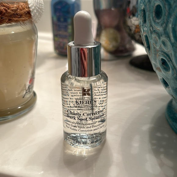 ***NEW IN BOX*** Kiehl’s Clearly Corrective Dark Spot Solution - Picture 2 of 4